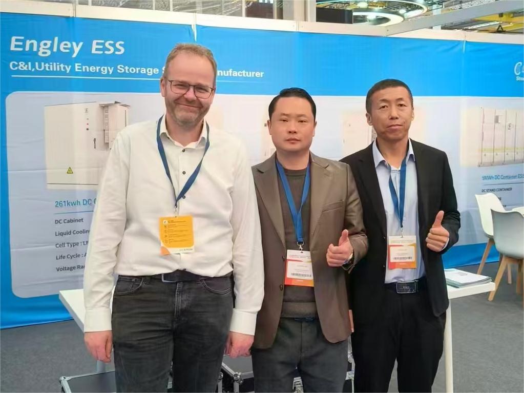 仪征鸿汉英利携产品参展荷兰阿姆斯特丹Solar Solutions Amsterdam